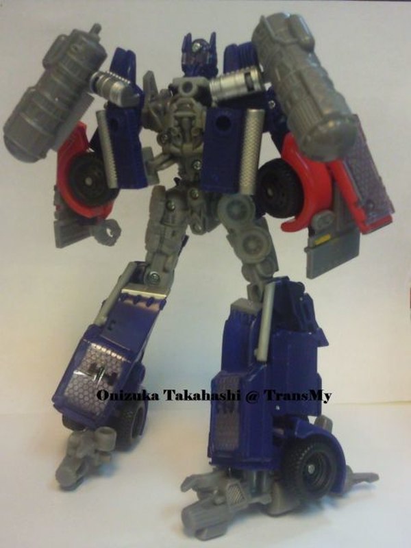 Transformers Dark Of The Moon Voyager Optimus Prime  (3 of 4)